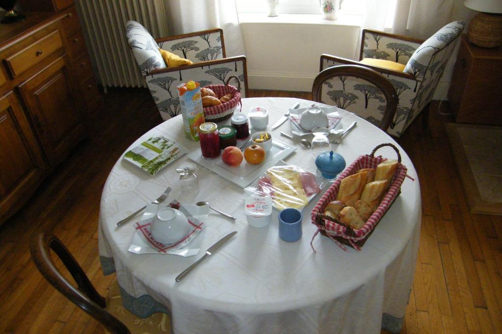 Chambre D'Hotes Jules & Annette Vittel Δωμάτιο φωτογραφία